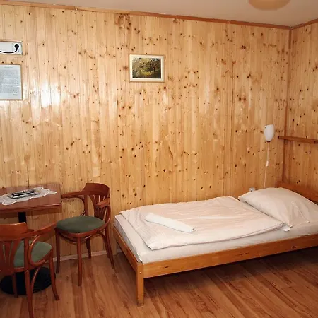 克罗佩克旅馆 招待所 *