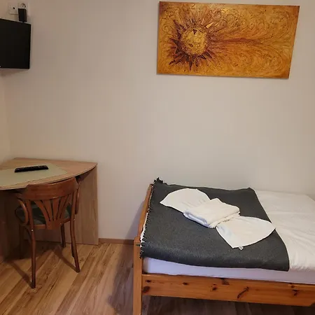 克罗佩克旅馆 *